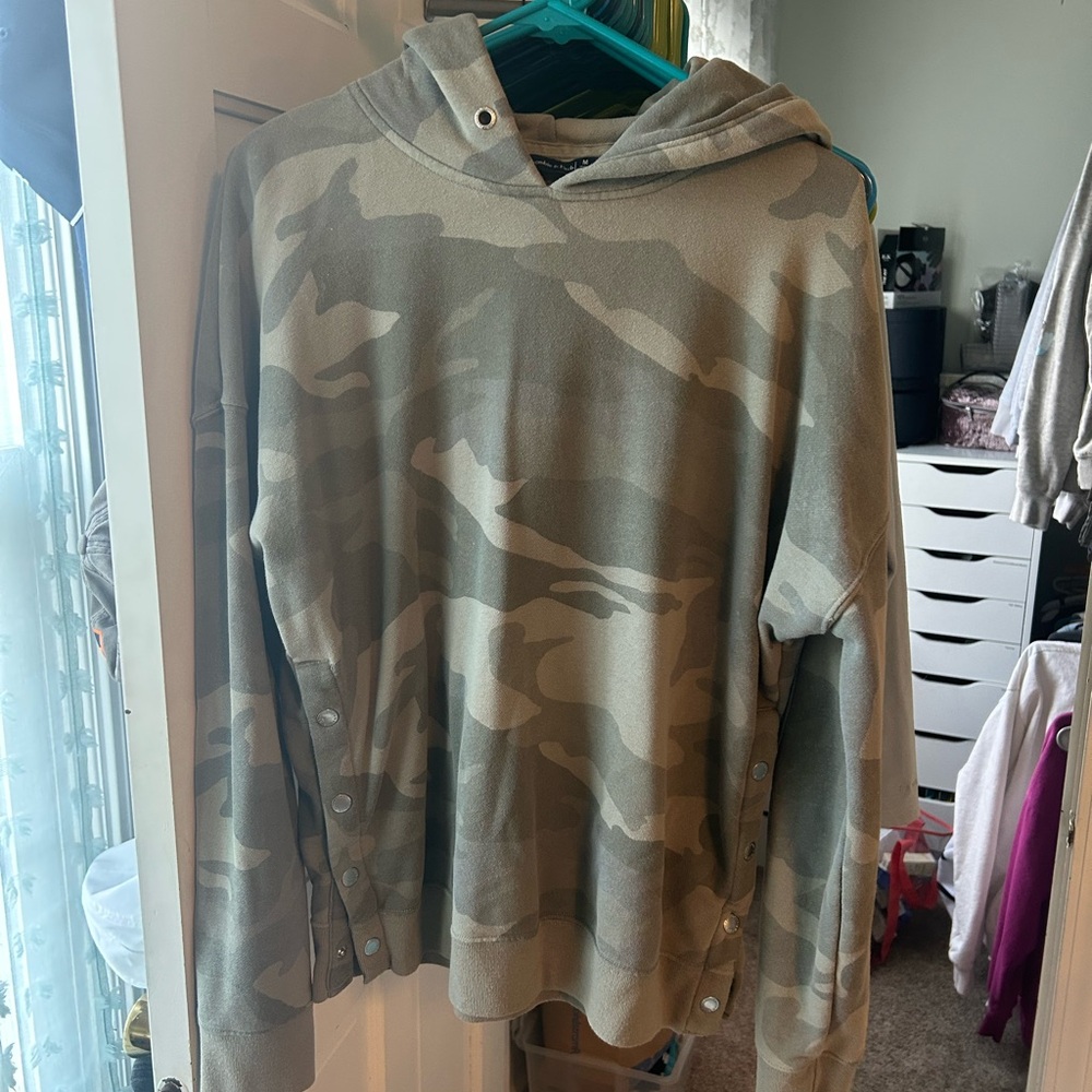 Abercrombie & Fitch Women’s Green Camouflage Hoodie